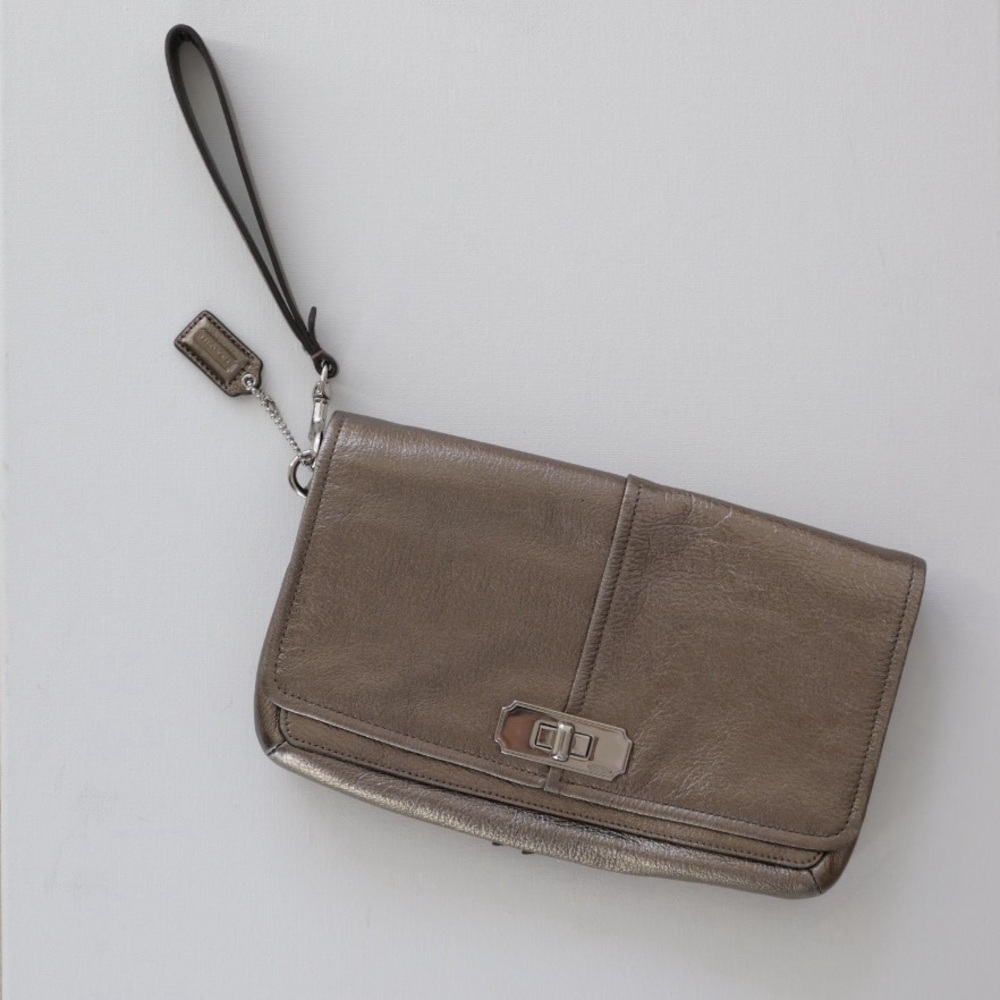 Coach Turnlock Convertible Clutch Wristlet in Metallic Pewter Gunmetal